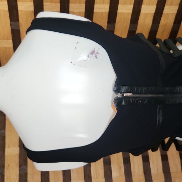 Leather detail top shelf bra - Picture 5 of 10